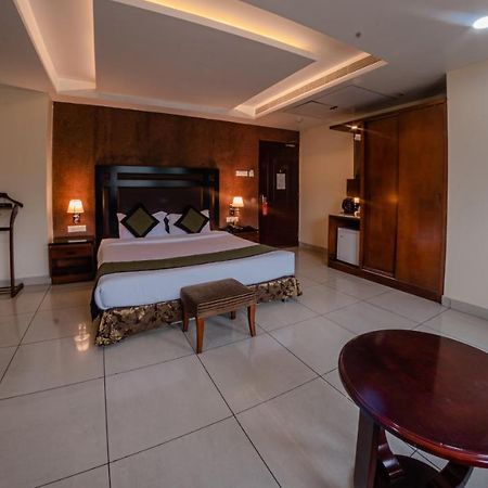 גווהטי Hotel Gateway Grandeur מראה חיצוני תמונה